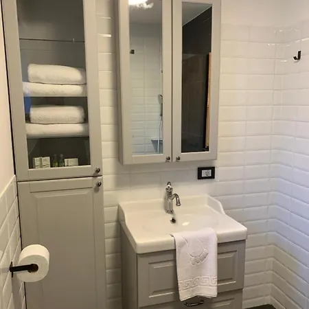 Apartment Pine Tree House *