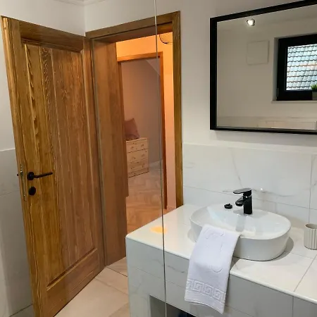 Pine Tree House Apartment