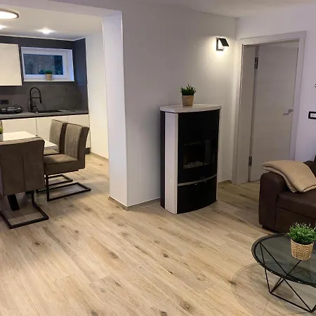 Pine Tree House ゴズ・マルチュリェク