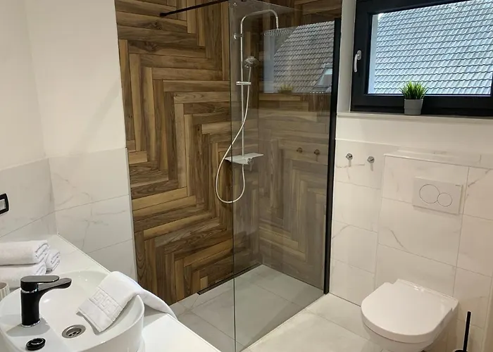 Apartment Pine Tree House *