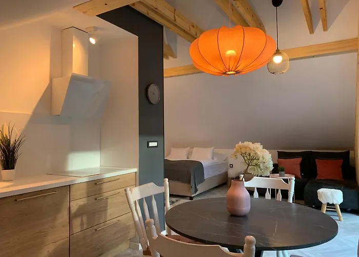 Pine Tree House Apartment