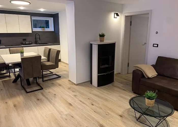 Pine Tree House Gozd Martuljek