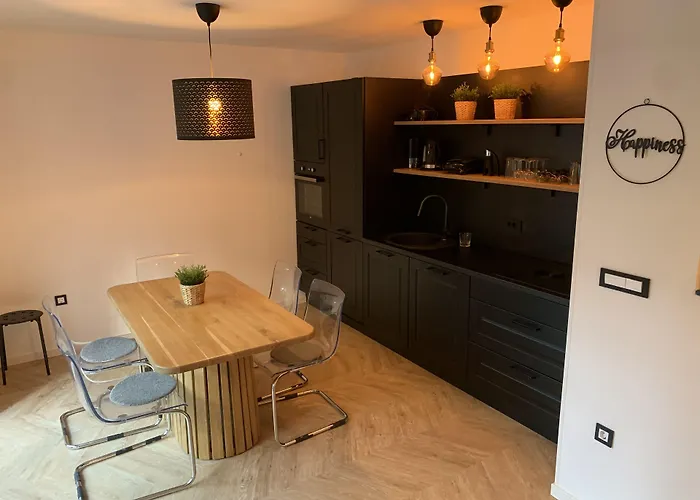 Pine Tree House Apartment